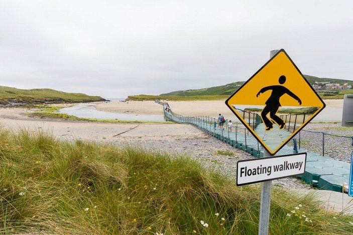 slippery when wet road sign